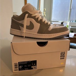 Jordan 1 low women’s sneakers